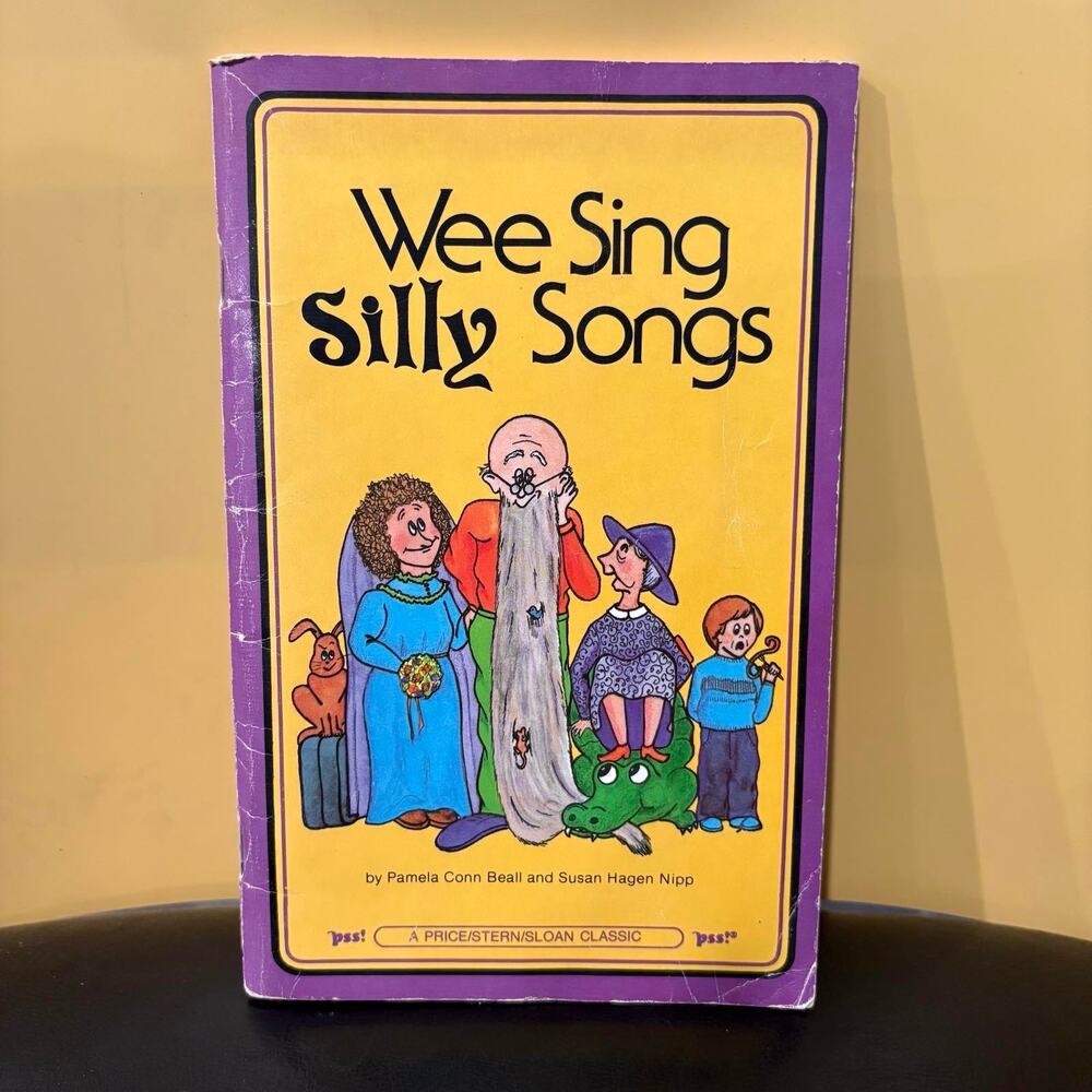 Wee Sing Silly Songs Vintage 1985 Paperback Childrens Music Song Book PSS